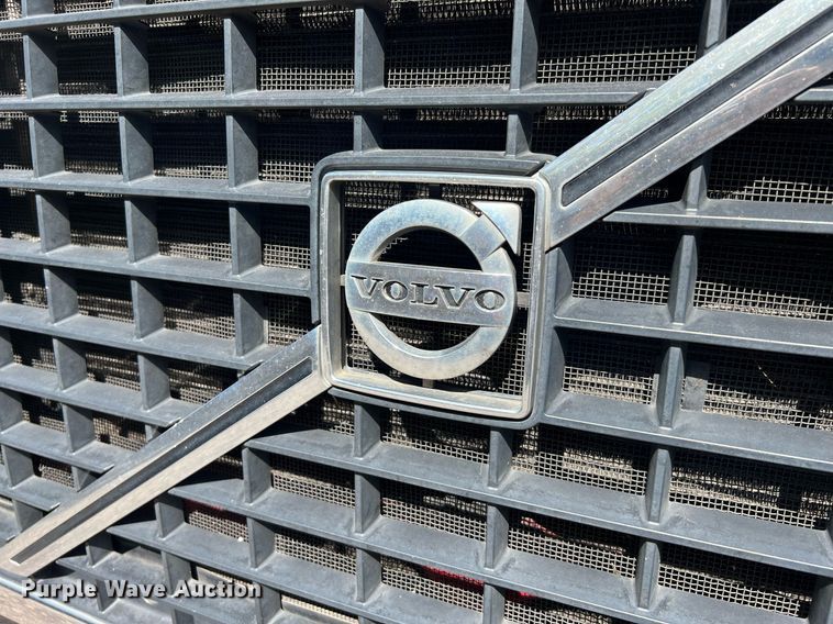 image for item DQ2224 2019 Volvo VN Series  semi truck