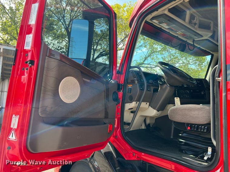 image for item DQ2224 2019 Volvo VN Series  semi truck