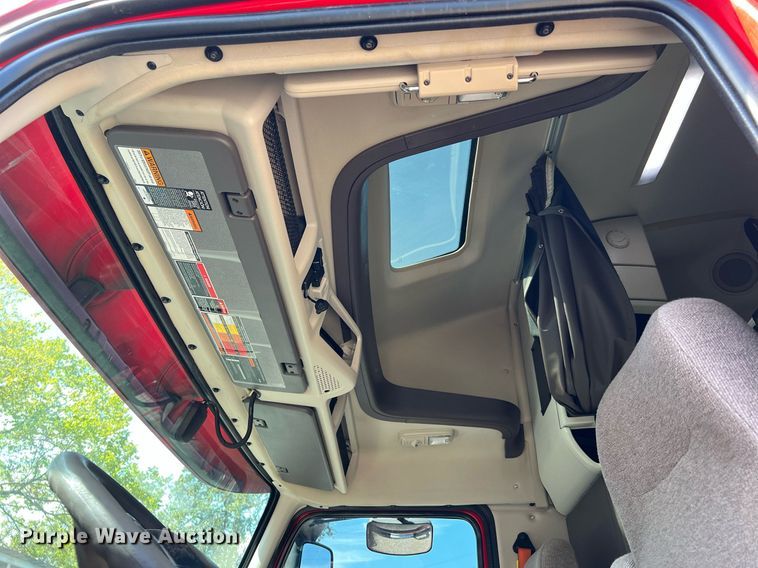 image for item DQ2224 2019 Volvo VN Series  semi truck