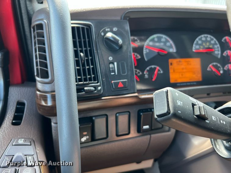 image for item DQ2224 2019 Volvo VN Series  semi truck