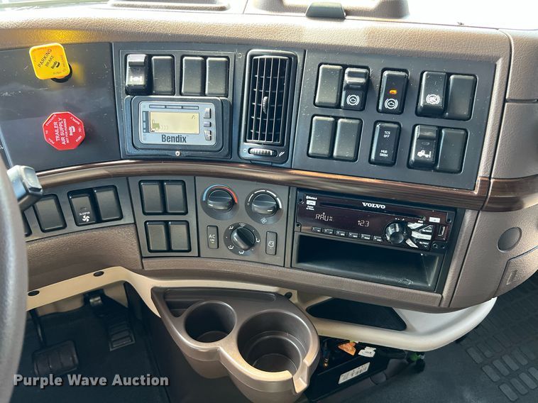 image for item DQ2224 2019 Volvo VN Series  semi truck