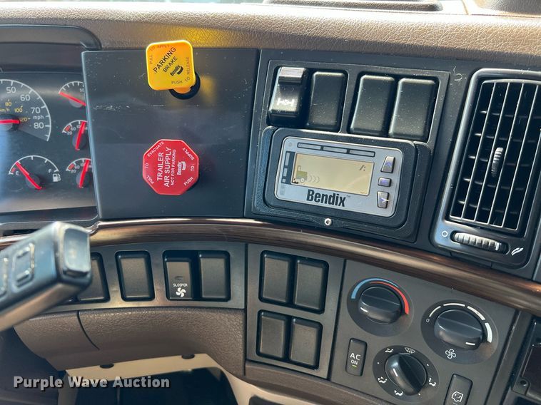 image for item DQ2224 2019 Volvo VN Series  semi truck