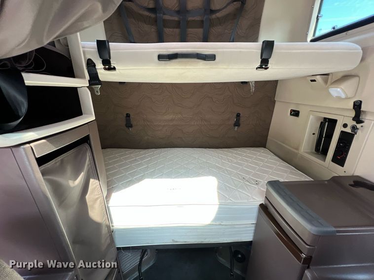 image for item DQ2224 2019 Volvo VN Series  semi truck