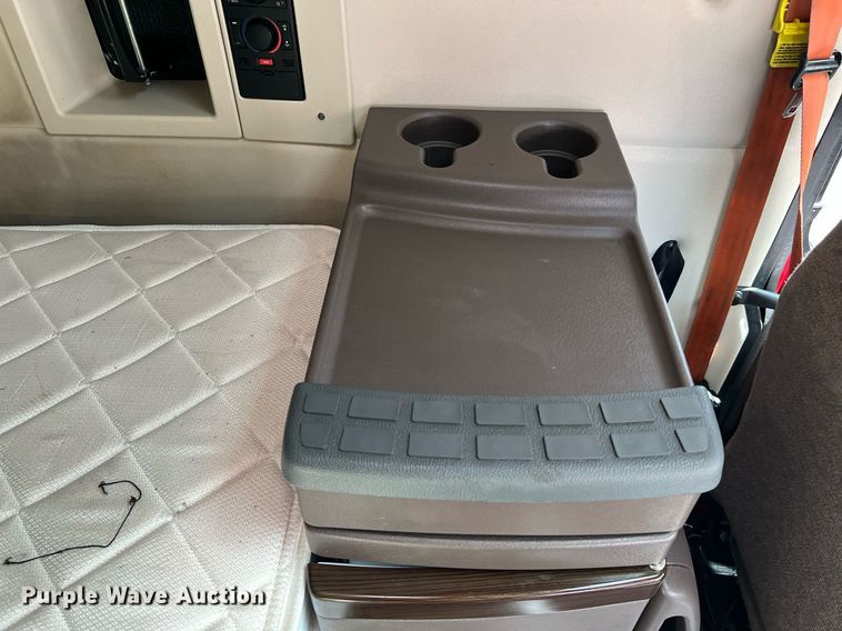 image for item DQ2224 2019 Volvo VN Series  semi truck