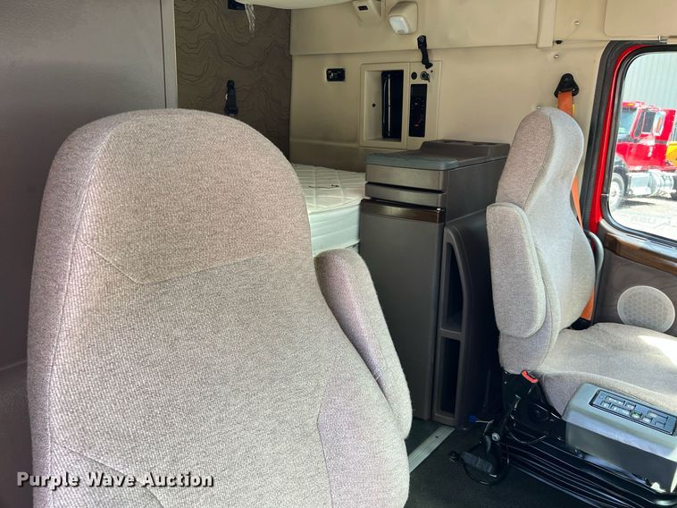 image for item DQ2224 2019 Volvo VN Series  semi truck