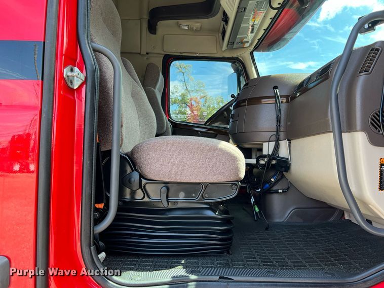 image for item DQ2224 2019 Volvo VN Series  semi truck