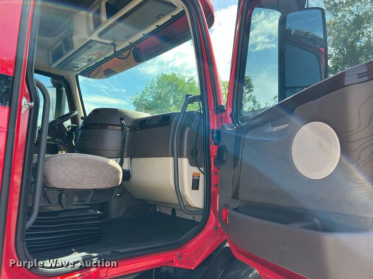 image for item DQ2224 2019 Volvo VN Series  semi truck