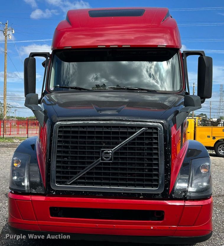 image for item DQ2225 2019 Volvo VN Series  semi truck