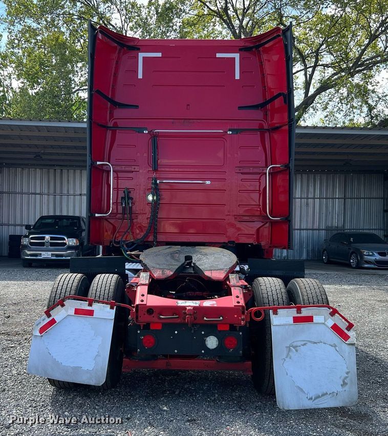 image for item DQ2225 2019 Volvo VN Series  semi truck