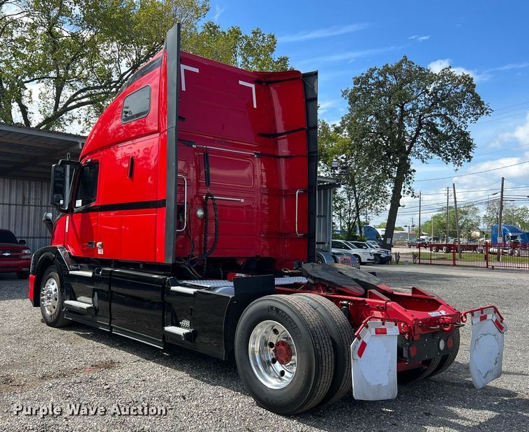 image for item DQ2225 2019 Volvo VN Series  semi truck