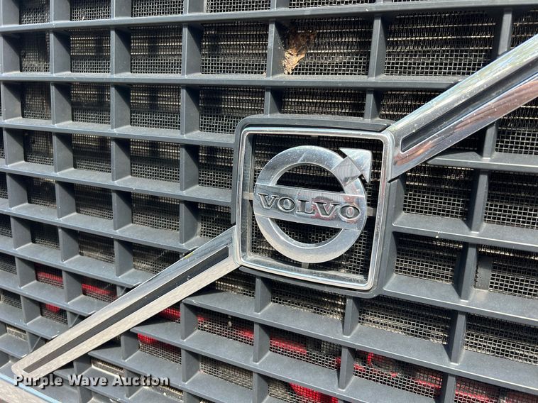 image for item DQ2225 2019 Volvo VN Series  semi truck