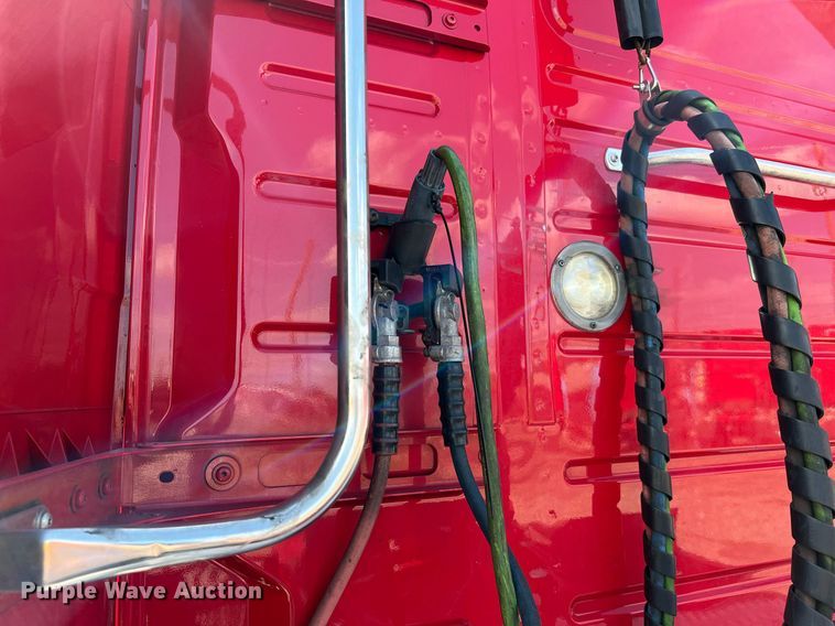 image for item DQ2225 2019 Volvo VN Series  semi truck