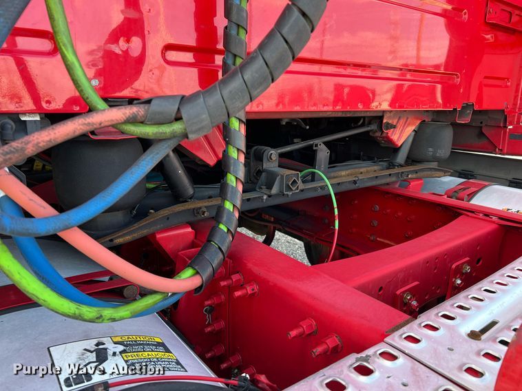 image for item DQ2225 2019 Volvo VN Series  semi truck