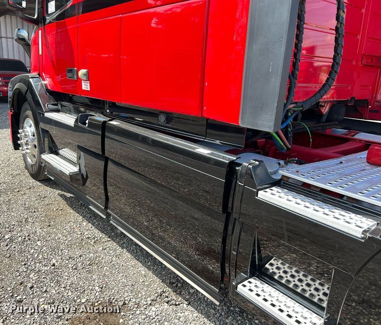 image for item DQ2225 2019 Volvo VN Series  semi truck