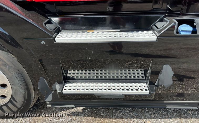 image for item DQ2225 2019 Volvo VN Series  semi truck