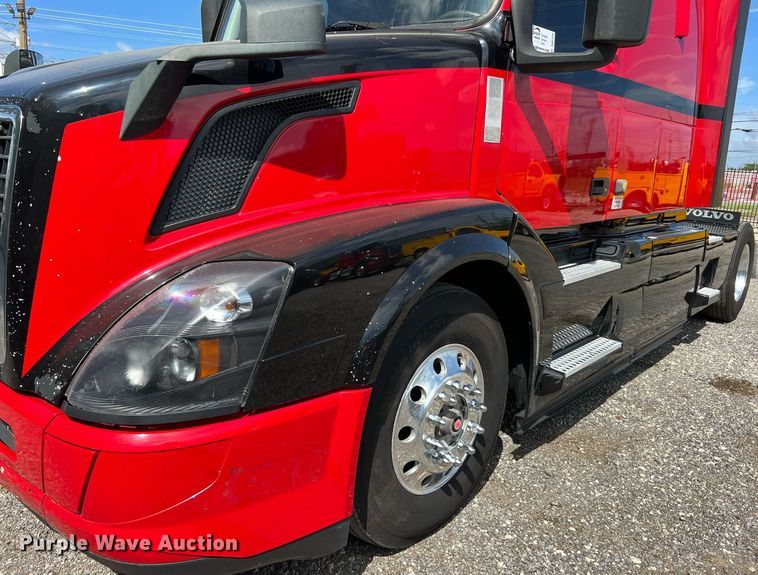 image for item DQ2225 2019 Volvo VN Series  semi truck