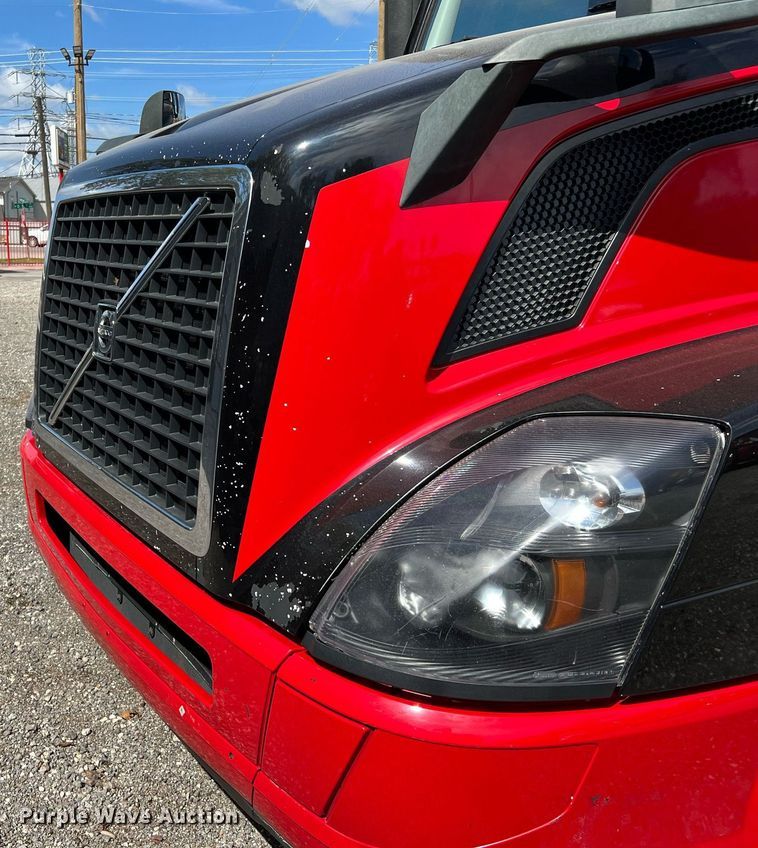 image for item DQ2225 2019 Volvo VN Series  semi truck