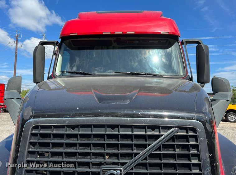 image for item DQ2225 2019 Volvo VN Series  semi truck