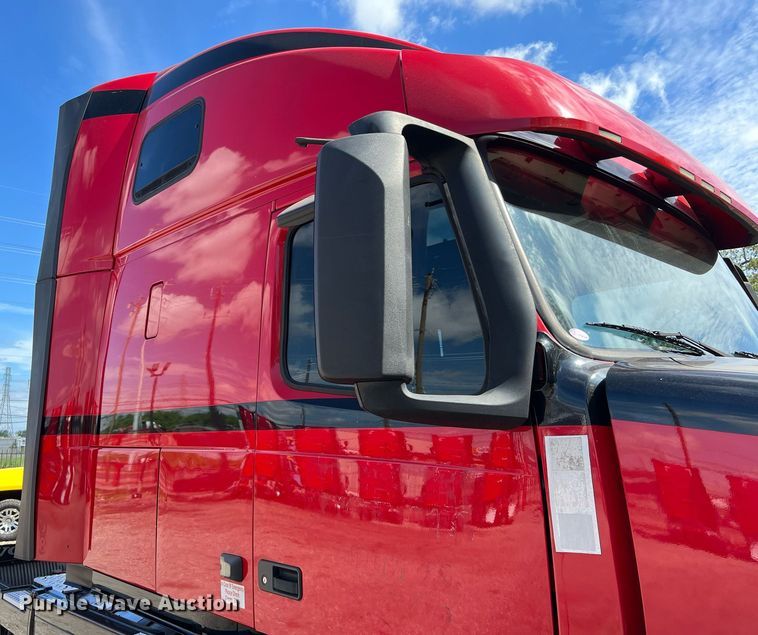 image for item DQ2225 2019 Volvo VN Series  semi truck