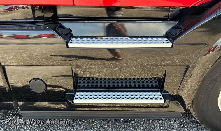 image for item DQ2225 2019 Volvo VN Series  semi truck