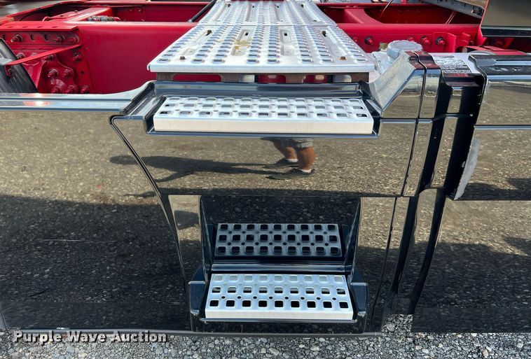 image for item DQ2225 2019 Volvo VN Series  semi truck