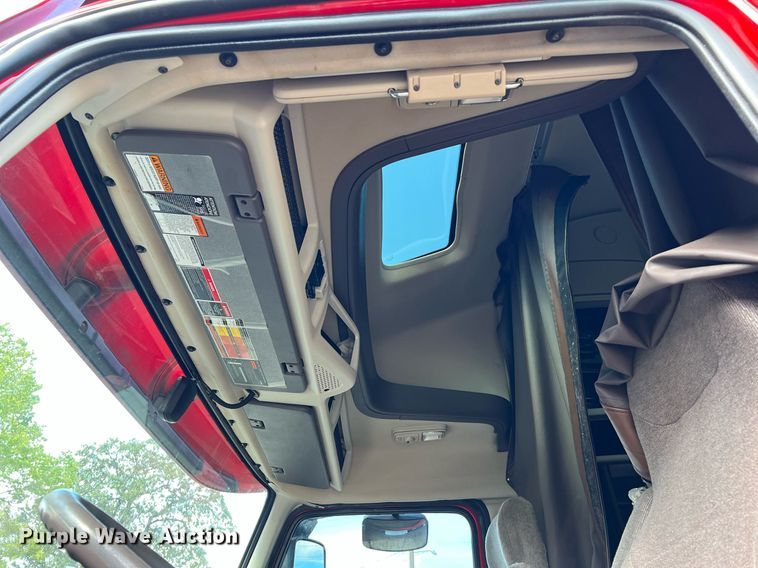 image for item DQ2225 2019 Volvo VN Series  semi truck