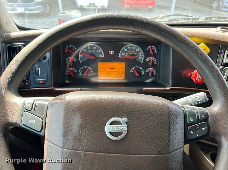 image for item DQ2225 2019 Volvo VN Series  semi truck