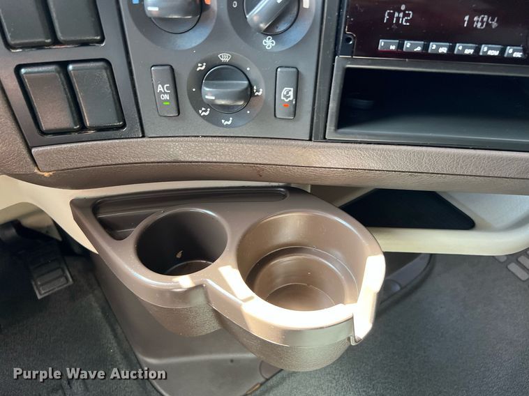 image for item DQ2225 2019 Volvo VN Series  semi truck