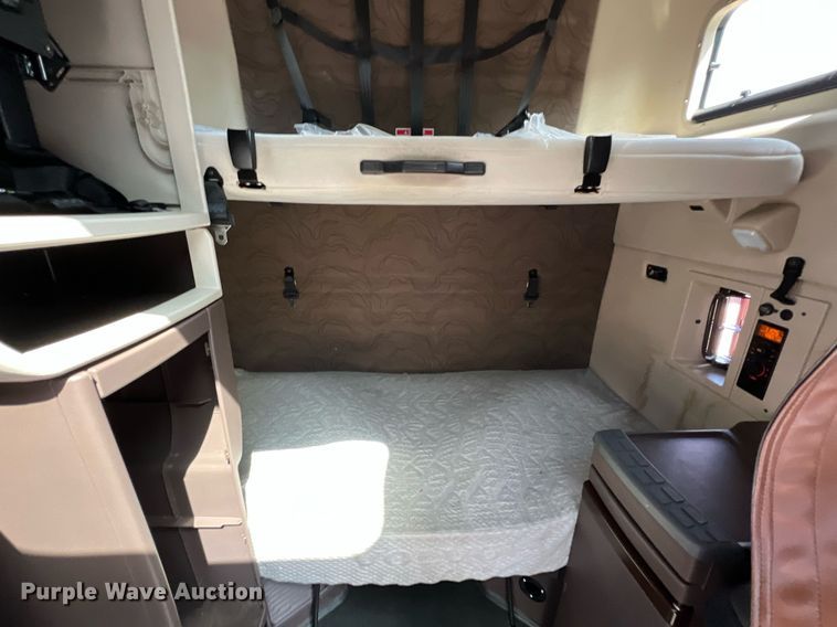 image for item DQ2225 2019 Volvo VN Series  semi truck