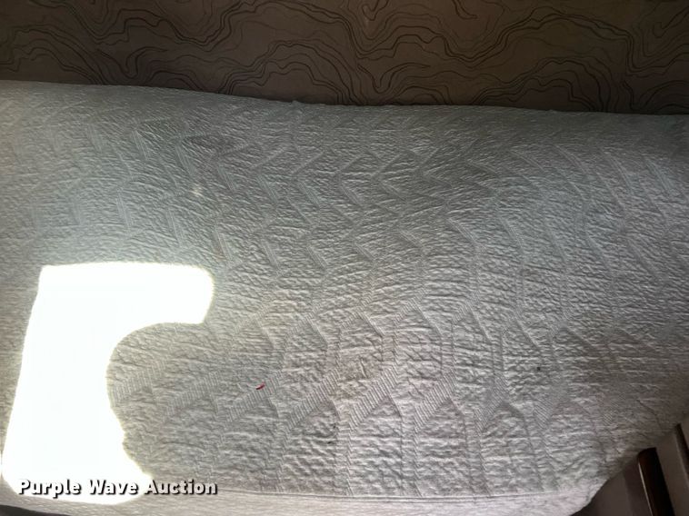 image for item DQ2225 2019 Volvo VN Series  semi truck