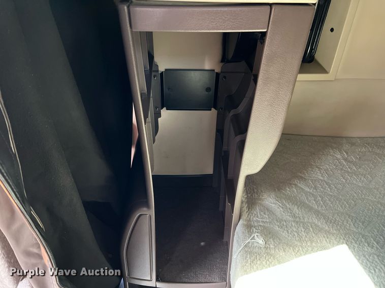 image for item DQ2225 2019 Volvo VN Series  semi truck