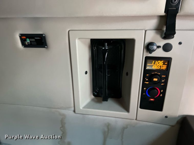 image for item DQ2225 2019 Volvo VN Series  semi truck