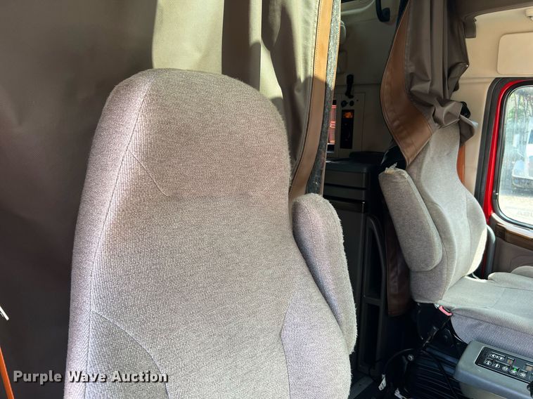 image for item DQ2225 2019 Volvo VN Series  semi truck