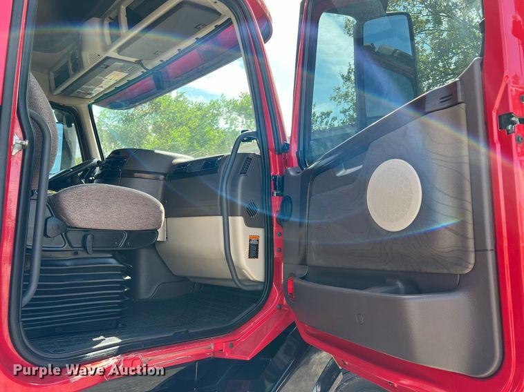 image for item DQ2225 2019 Volvo VN Series  semi truck