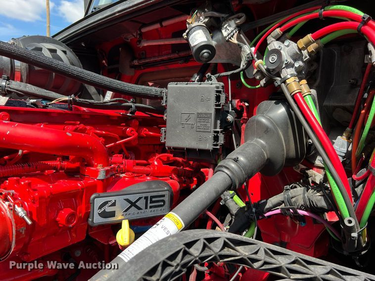 image for item DQ2225 2019 Volvo VN Series  semi truck