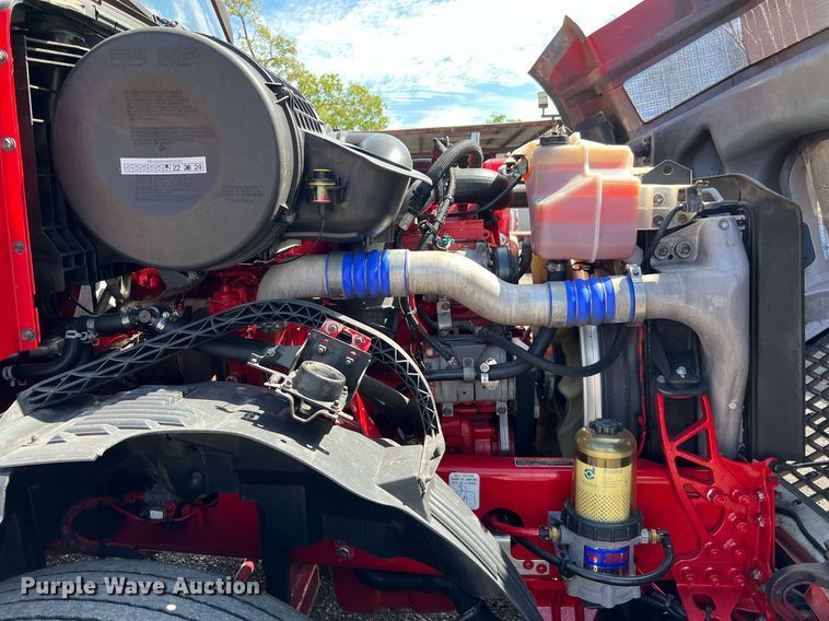 image for item DQ2225 2019 Volvo VN Series  semi truck