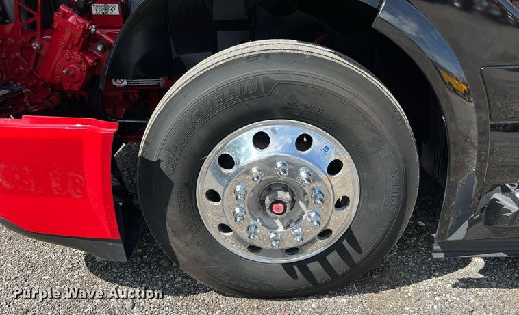 image for item DQ2225 2019 Volvo VN Series  semi truck