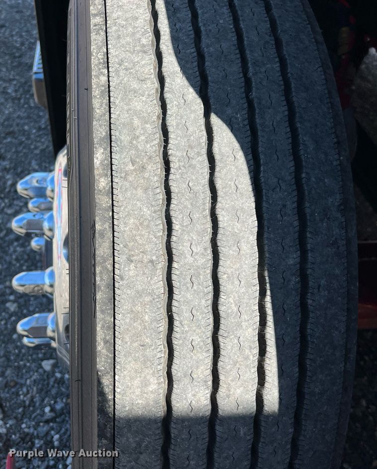 image for item DQ2225 2019 Volvo VN Series  semi truck