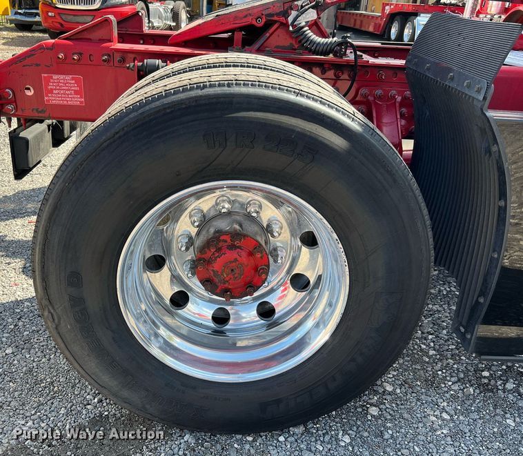 image for item DQ2225 2019 Volvo VN Series  semi truck