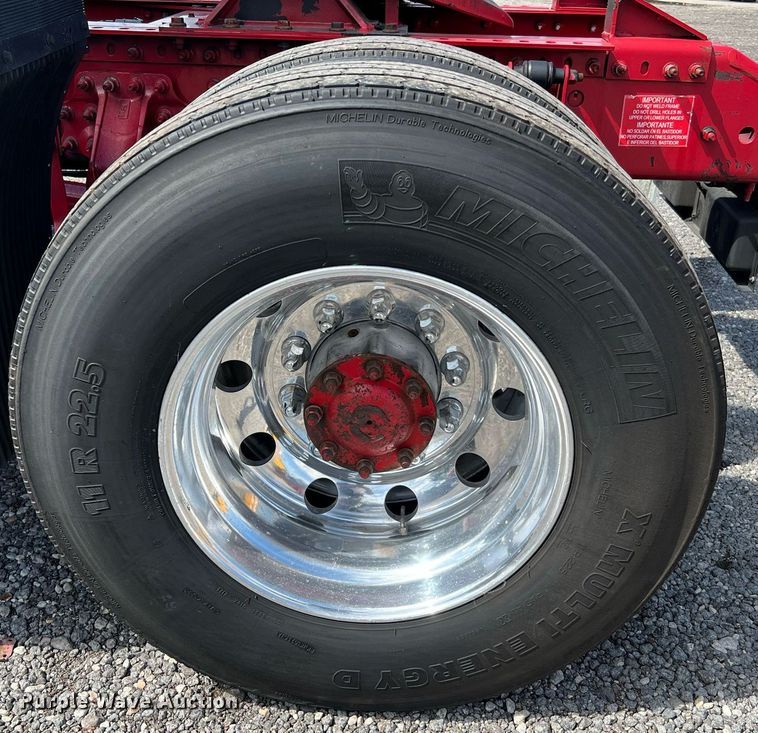 image for item DQ2225 2019 Volvo VN Series  semi truck