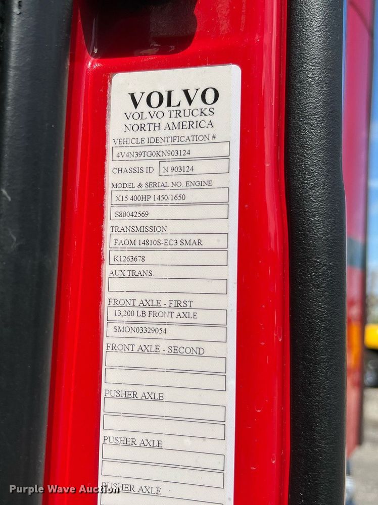 image for item DQ2225 2019 Volvo VN Series  semi truck