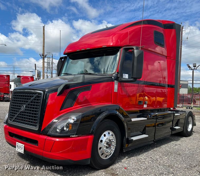 image for item DQ2226 2019 Volvo VN Series  semi truck