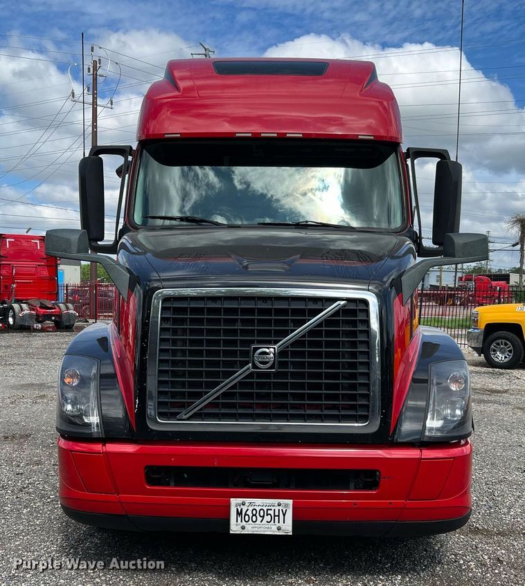 image for item DQ2226 2019 Volvo VN Series  semi truck