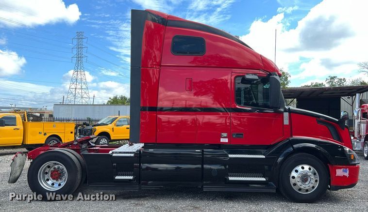image for item DQ2226 2019 Volvo VN Series  semi truck