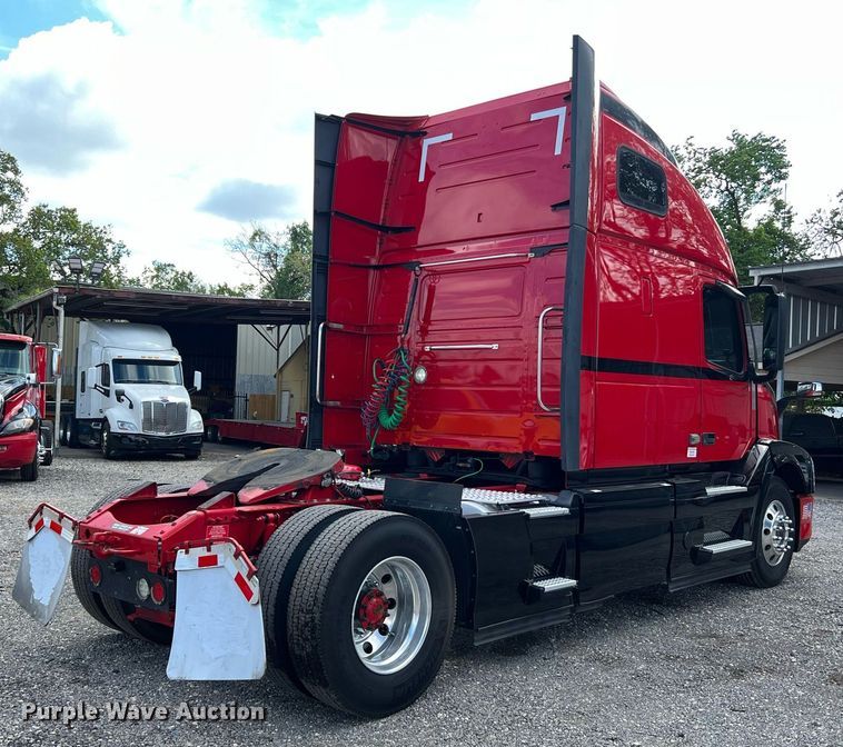 image for item DQ2226 2019 Volvo VN Series  semi truck