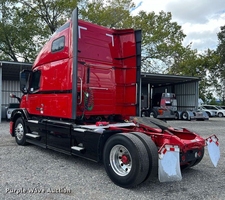 image for item DQ2226 2019 Volvo VN Series  semi truck