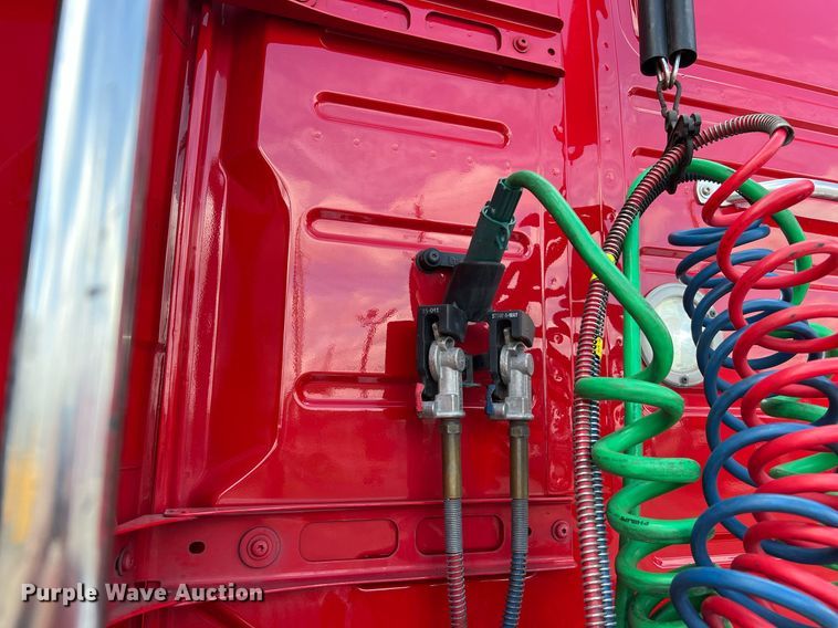 image for item DQ2226 2019 Volvo VN Series  semi truck