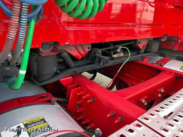 image for item DQ2226 2019 Volvo VN Series  semi truck