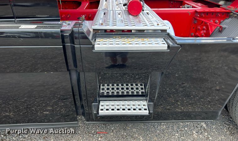 image for item DQ2226 2019 Volvo VN Series  semi truck