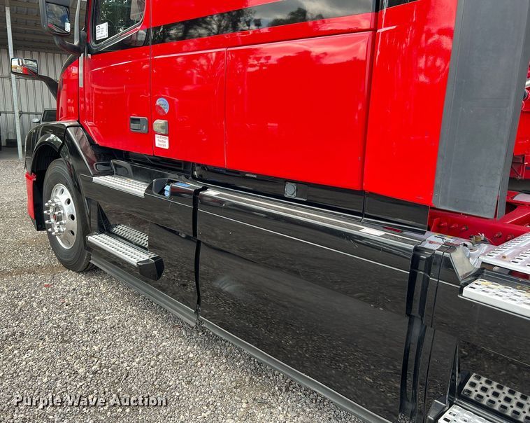 image for item DQ2226 2019 Volvo VN Series  semi truck